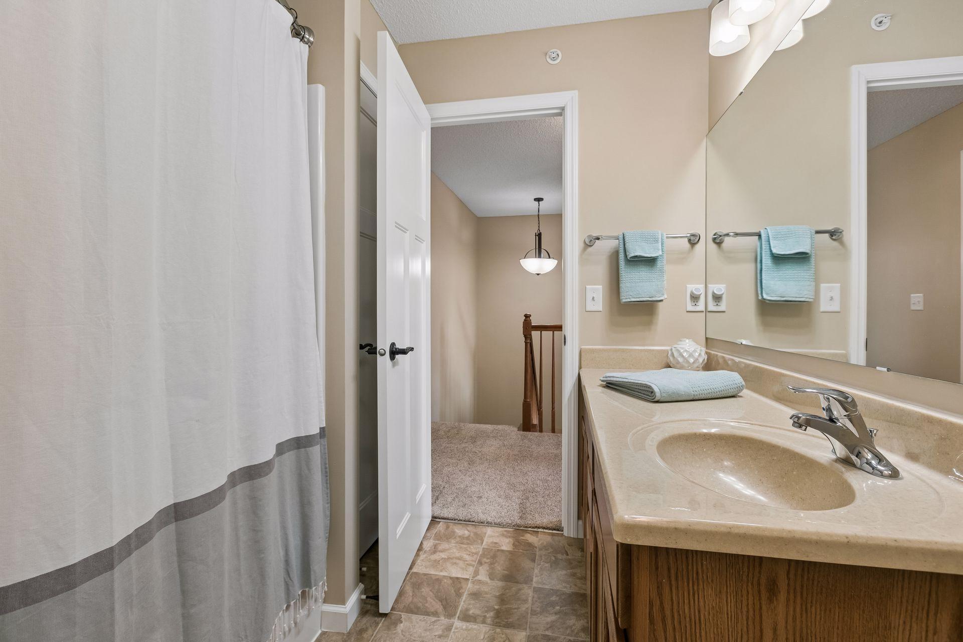 Full bathroom #2.jpg