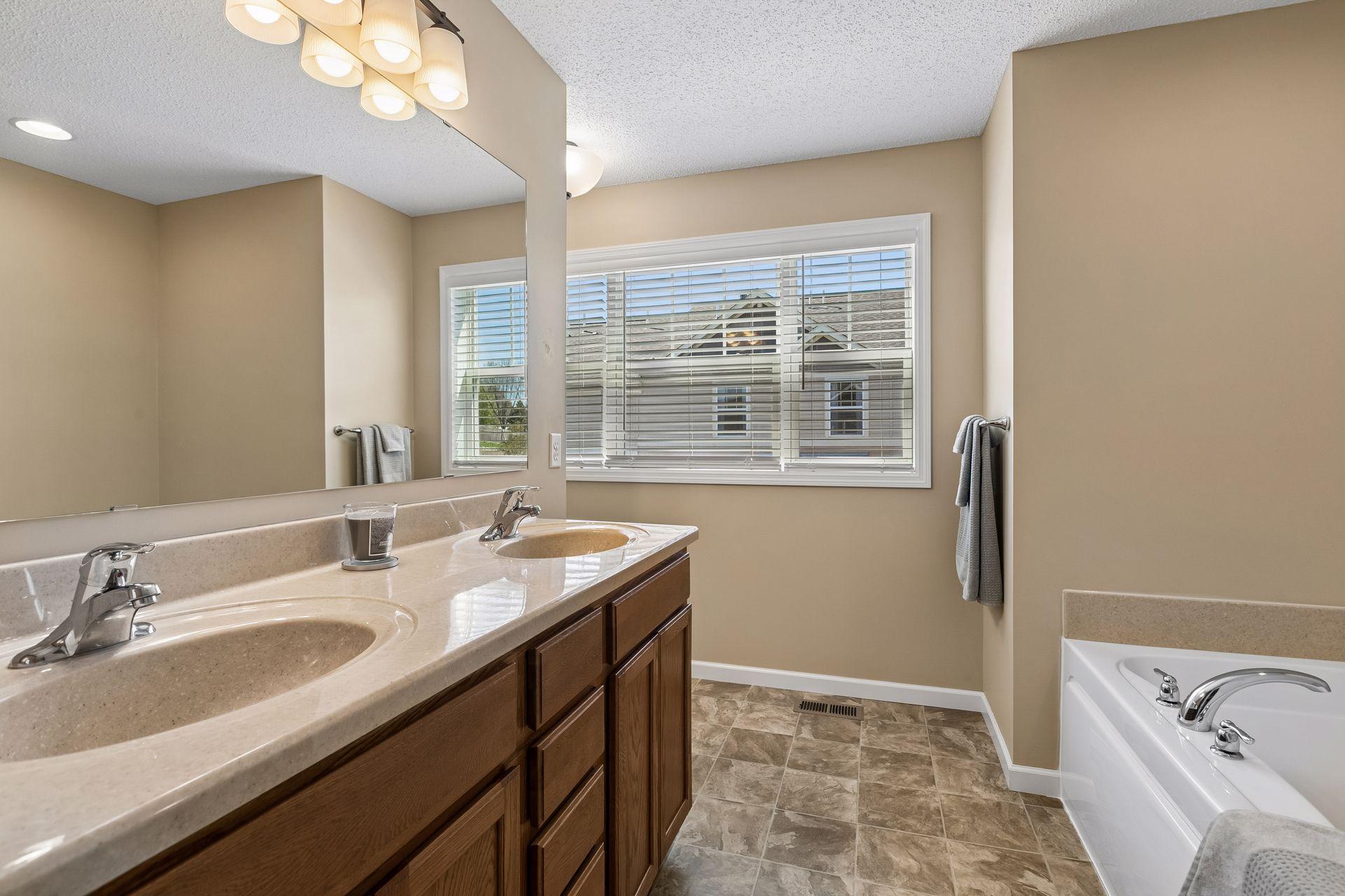 Masterbathroom 2.jpg