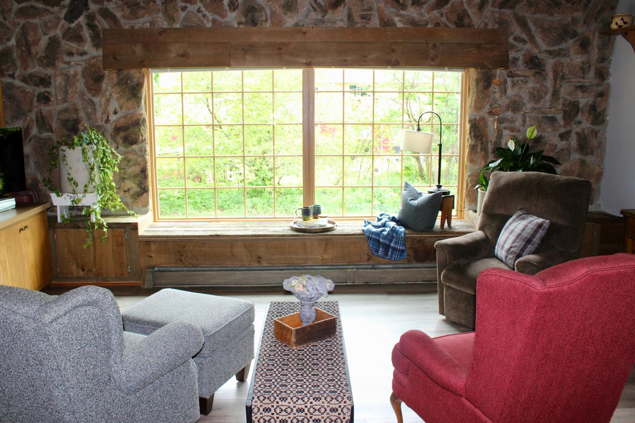 Sunroom w/Window Seat