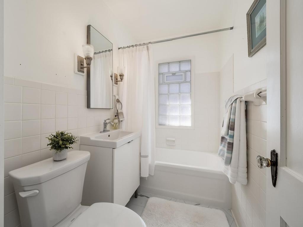 021-029-Bathroom-1024x768.jpg