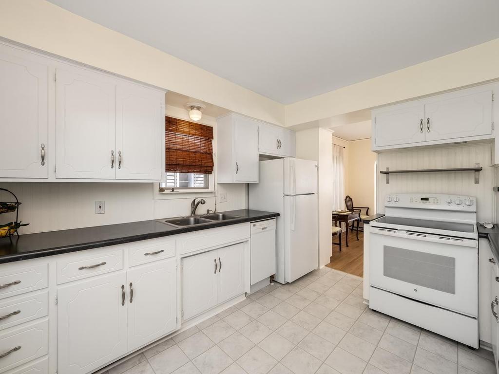 016-014-Kitchen-1024x768.jpg