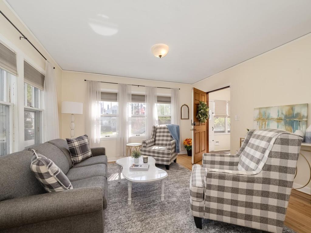 011-019-Living Room-1024x768.jpg