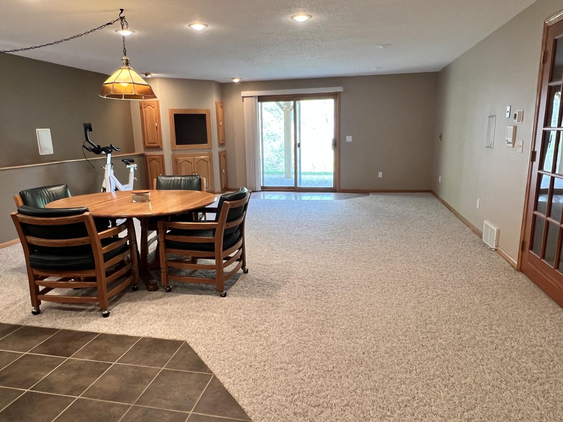 Huge Recreation room with walkout