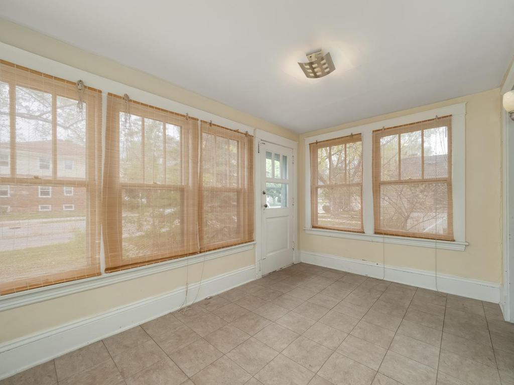 002-006-Porch-1024x768.jpg