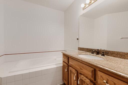 122 Alva Street - MLS Sized - 023 - 23 Bathroom.jpg