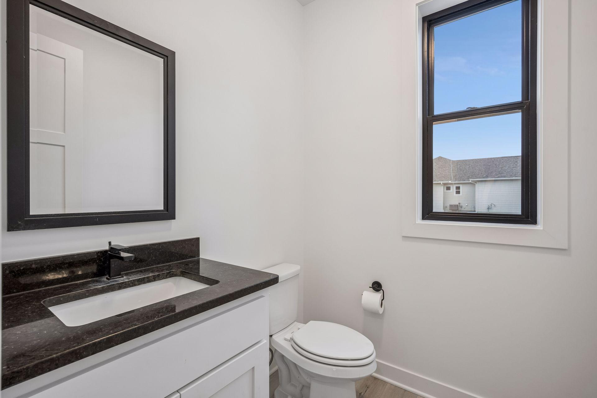 Main level 1/2 bathroom