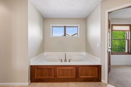 1800 Carriage Drive, Victoria, MN 55386
