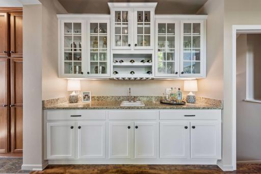 1800 Carriage Drive, Victoria, MN 55386
