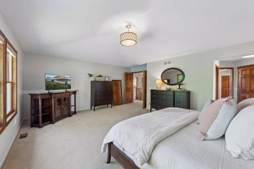 1800 Carriage Drive, Victoria, MN 55386