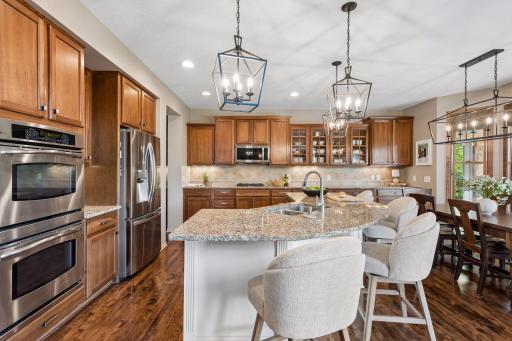 1800 Carriage Drive, Victoria, MN 55386