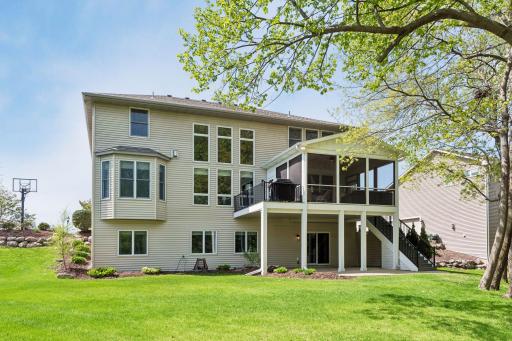 1800 Carriage Drive, Victoria, MN 55386