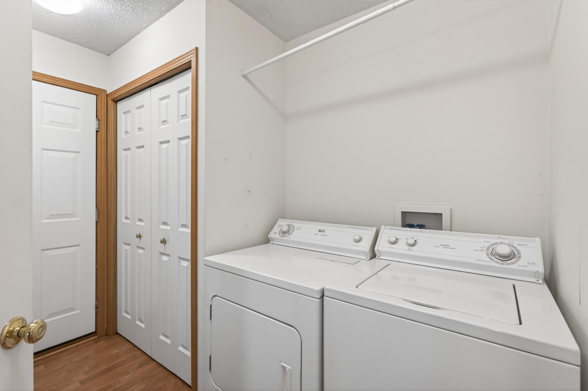 41_6437_Brook_Ln41_mls.jpg