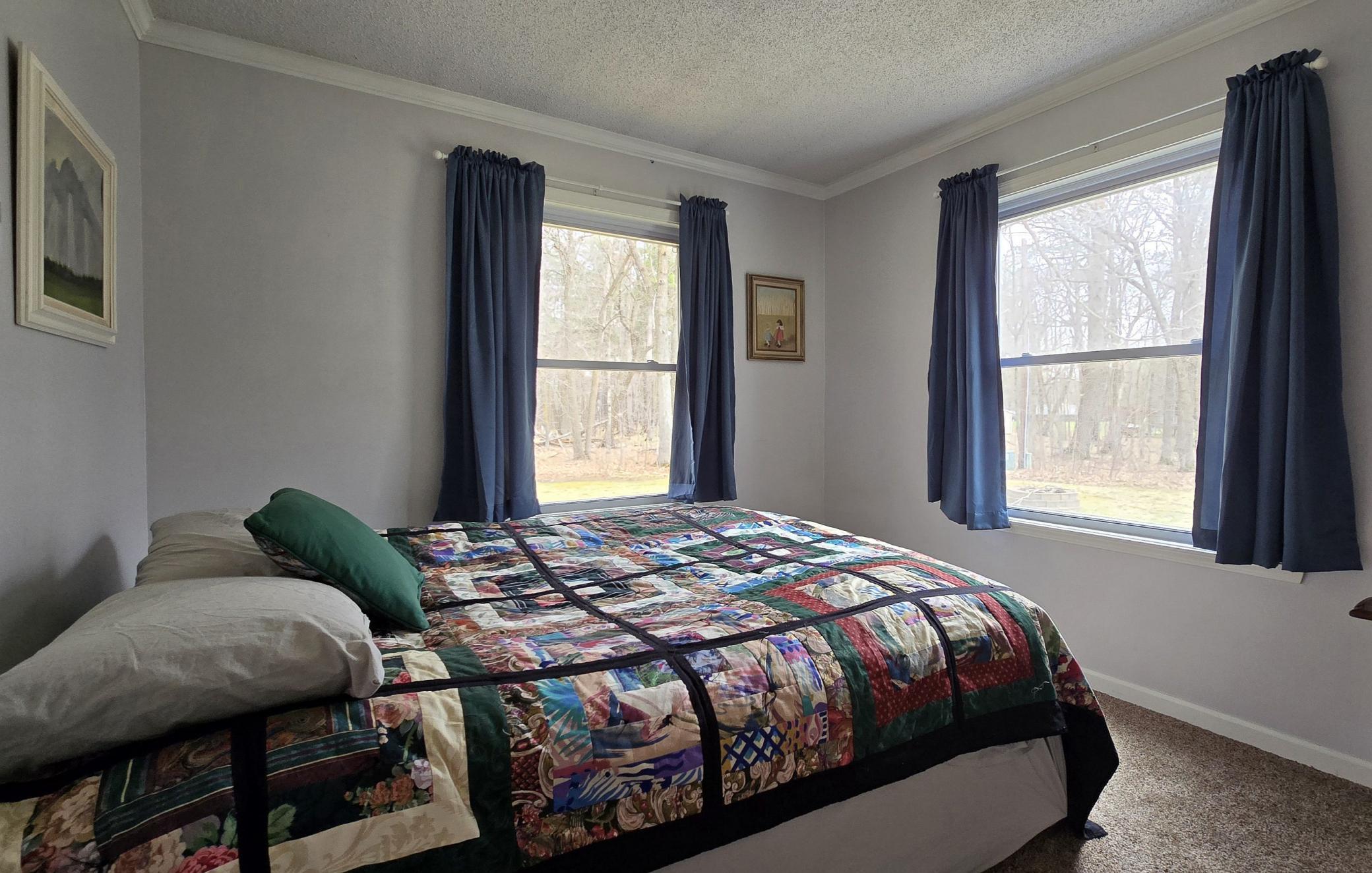 upper bed 2.jpg