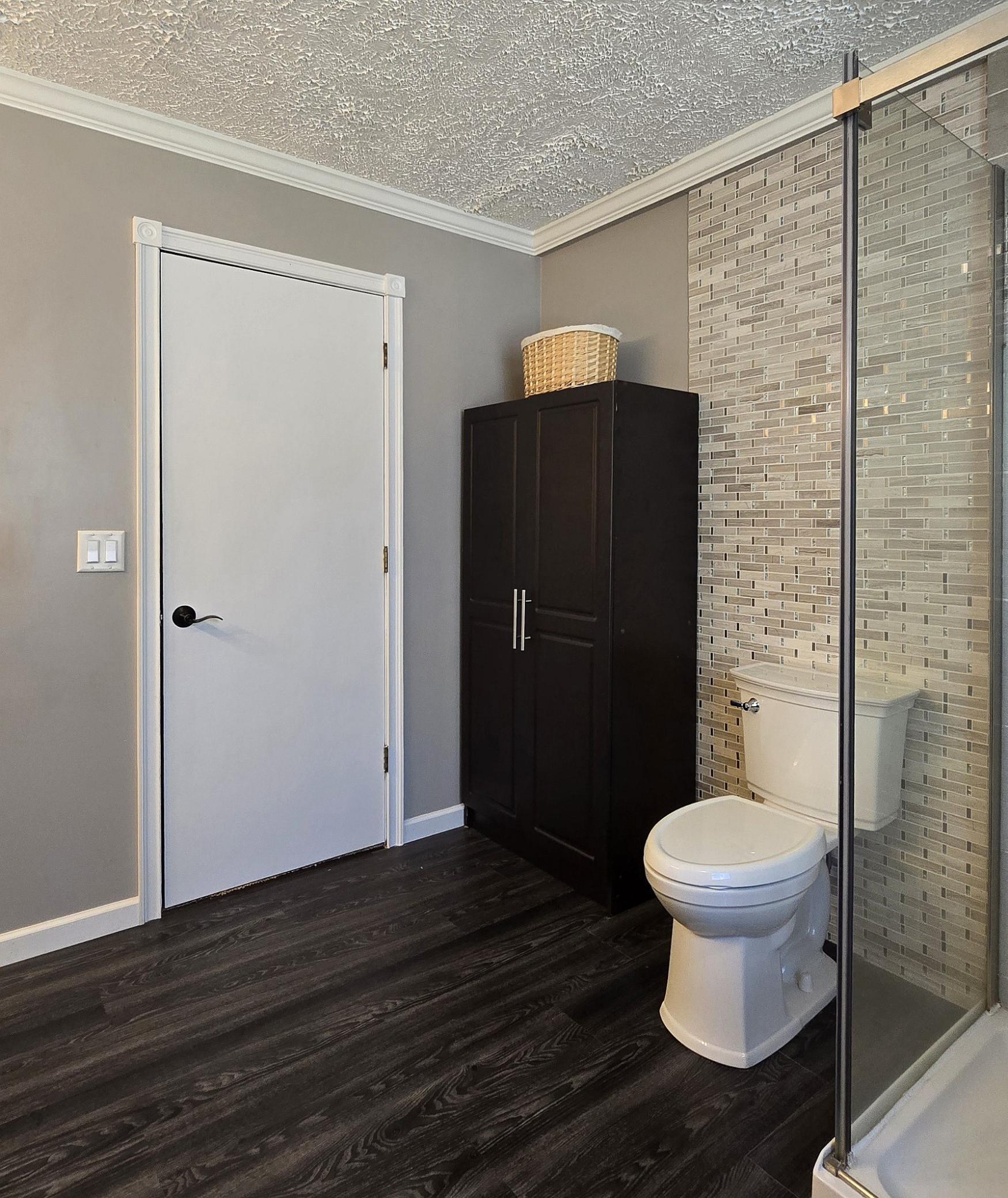 upperfullbath5.jpg