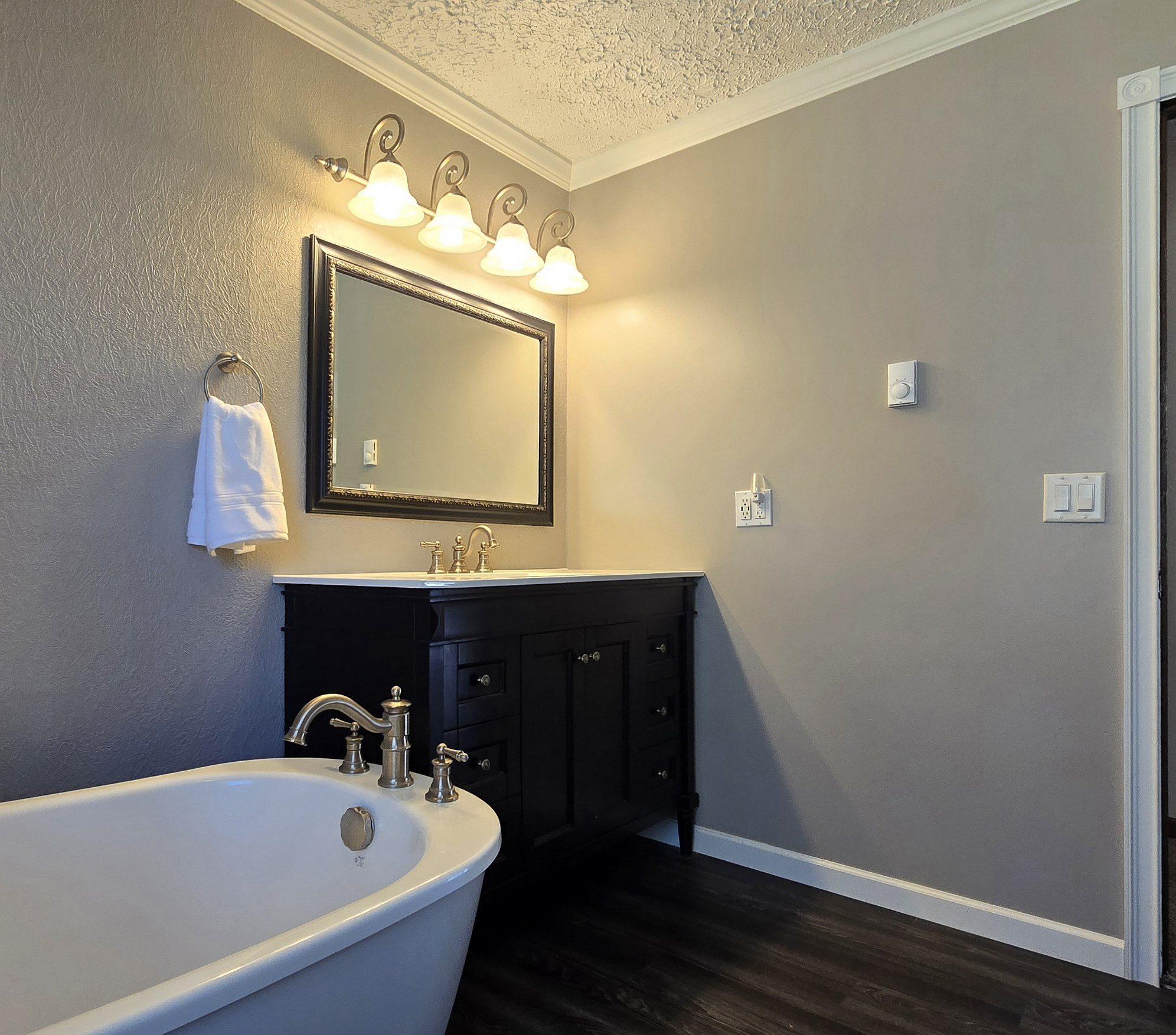 upperfullbath2.jpg
