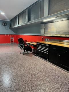 10 ft Ceiling & Storage galore!