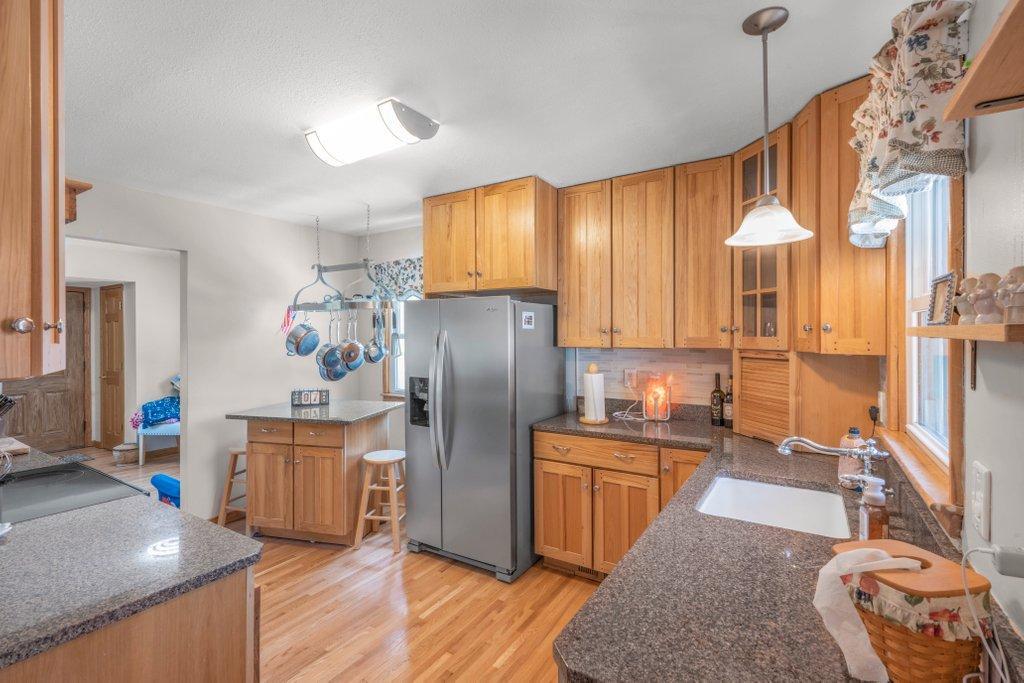 Beautifully Updated Kitchen w/Brand New Appliances, Granite Countertops, moveable center island