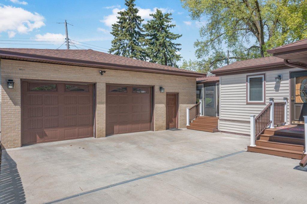 Huge Garage with massive concrete driveway