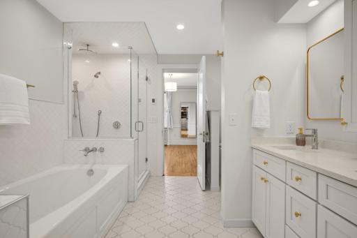 New en suite principal bathroom