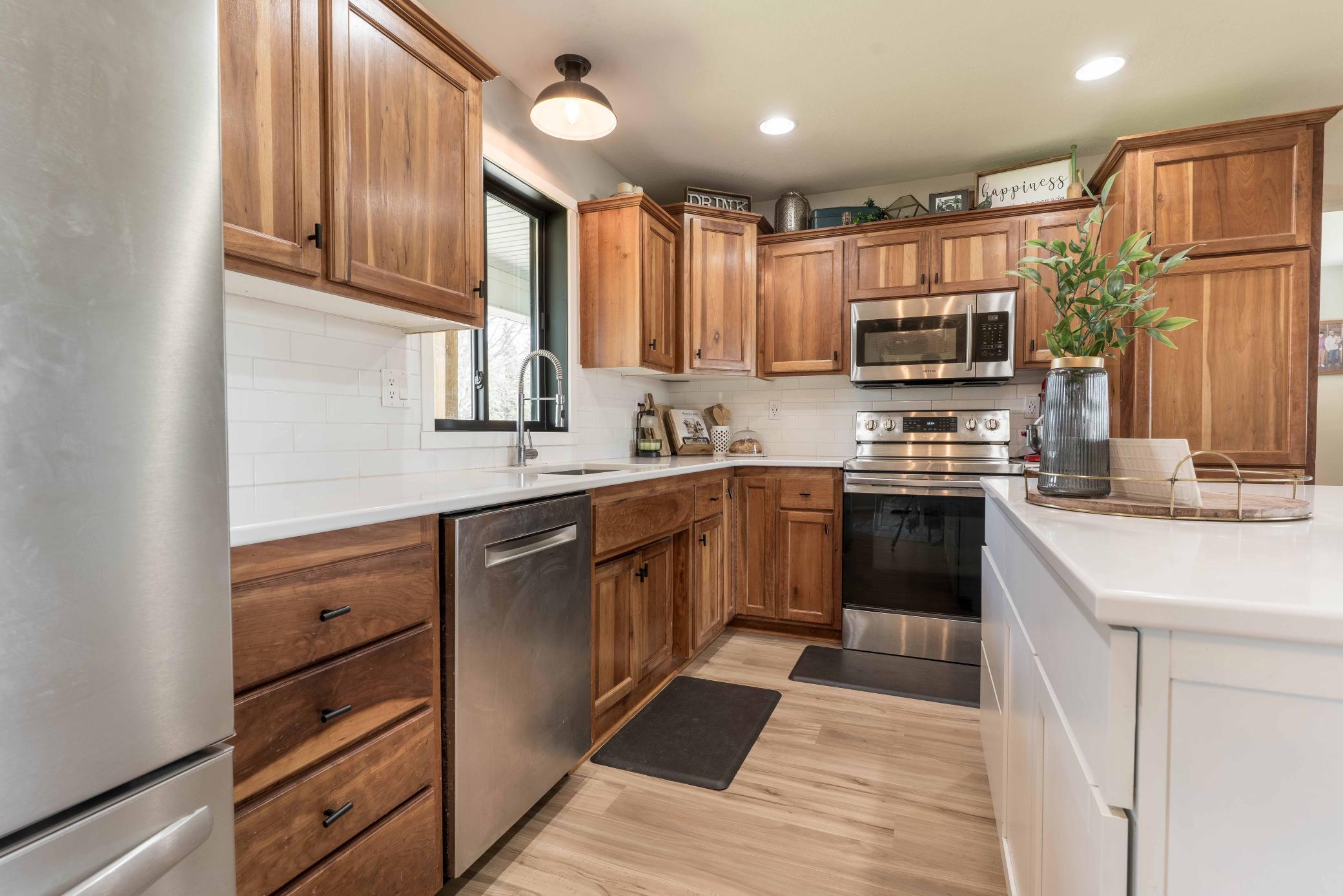 506 E Summit-124.jpg