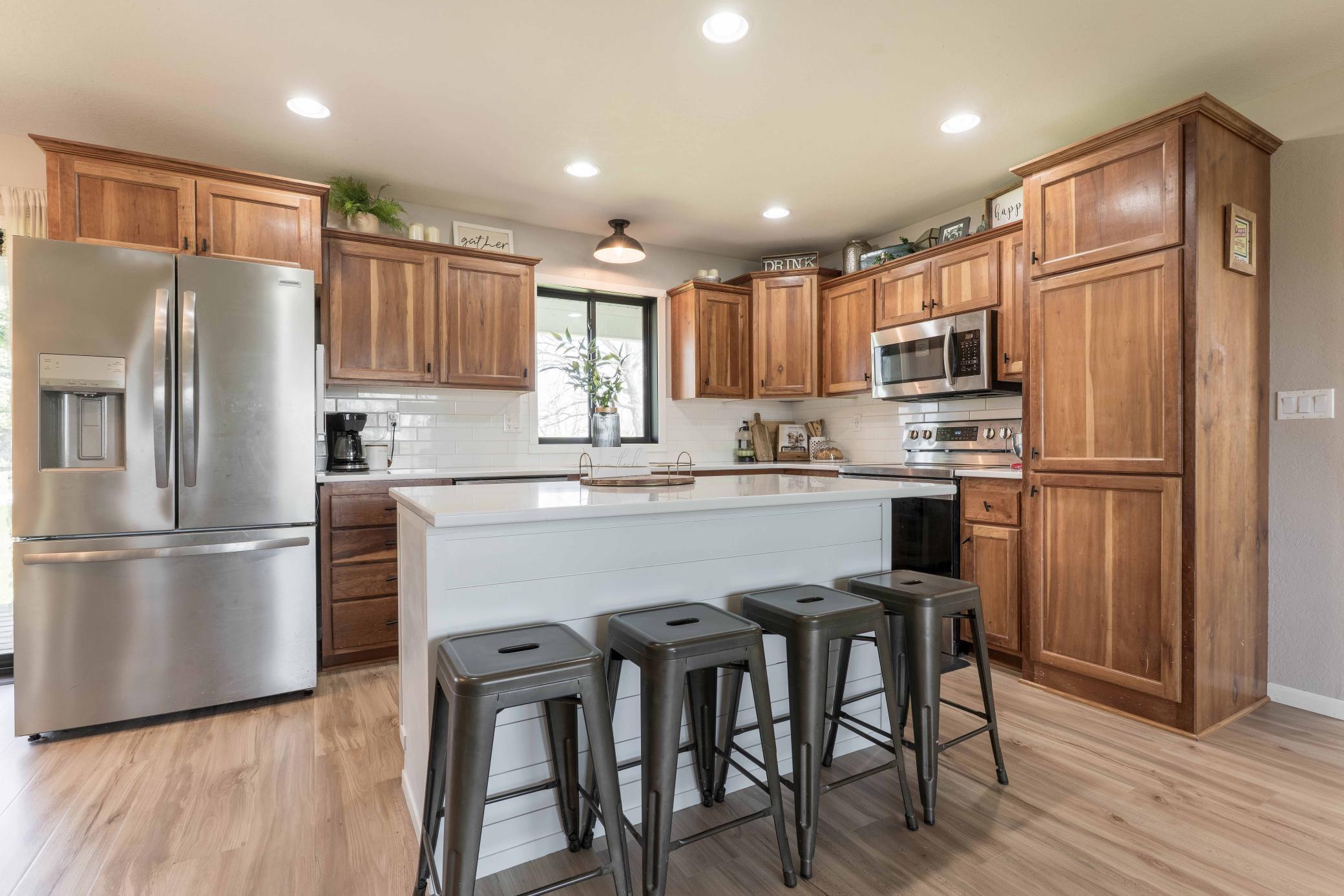 506 E Summit-120.jpg