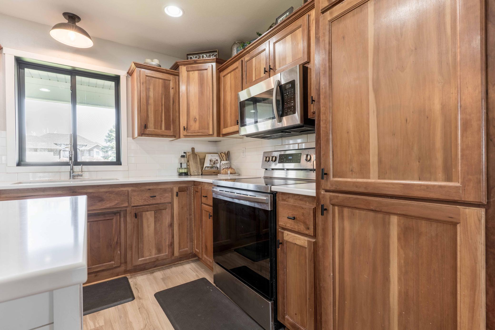 506 E Summit-121.jpg