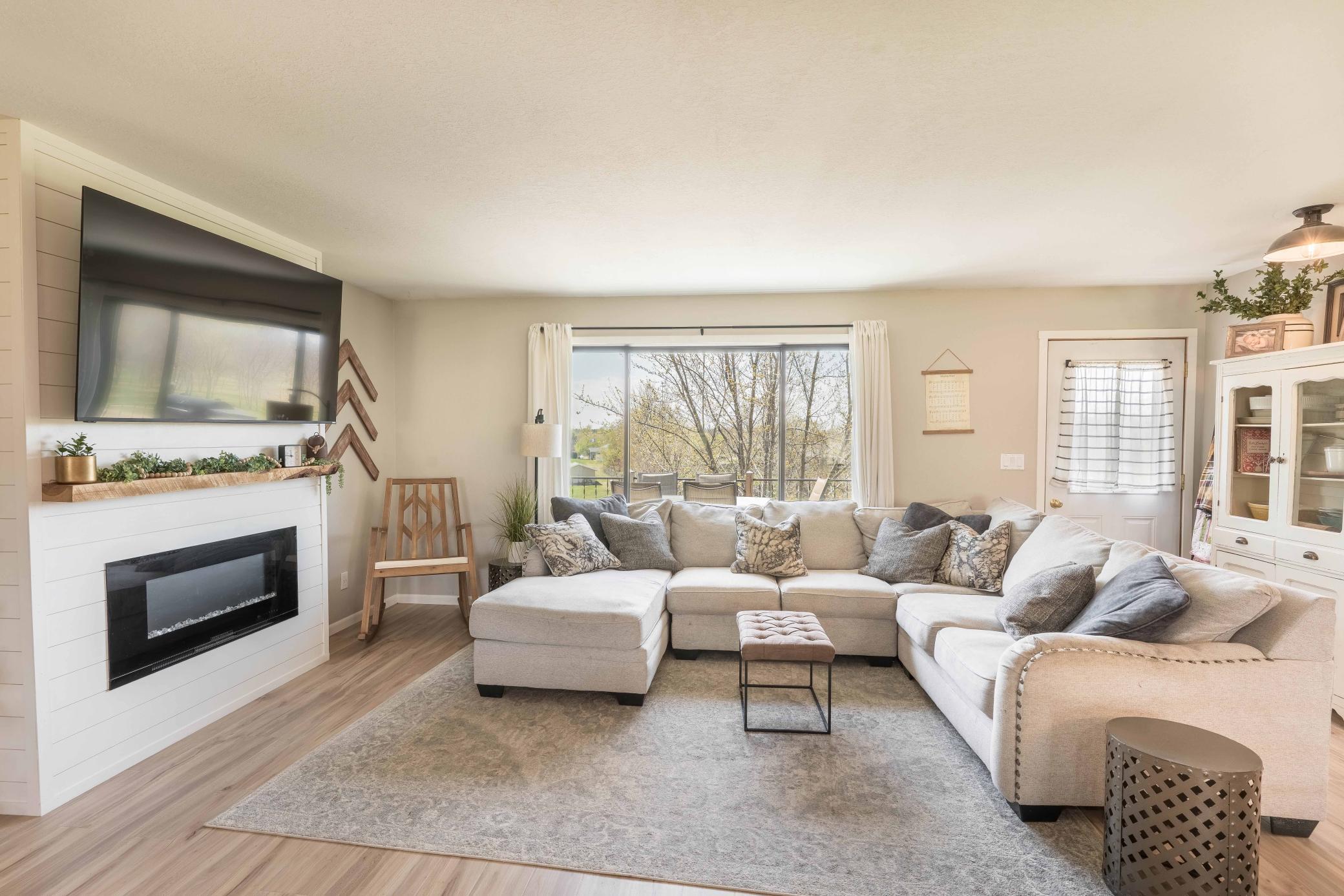 506 E Summit-139.jpg
