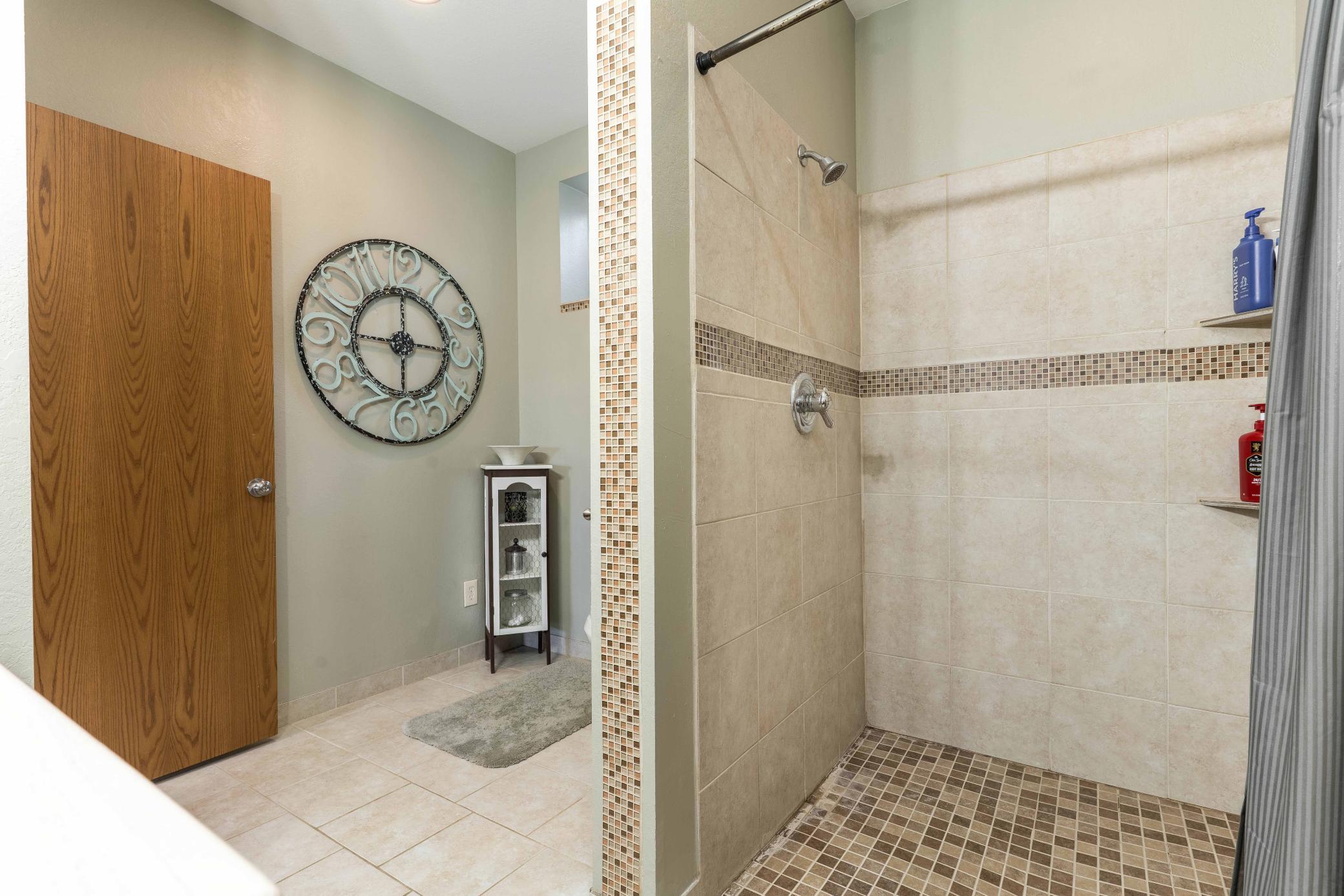 506 E Summit-151.jpg
