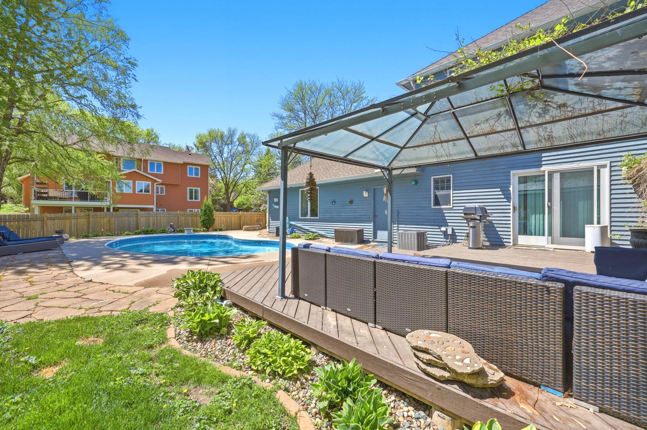 Enjoy the Pergola and the Pool on hot summer days!