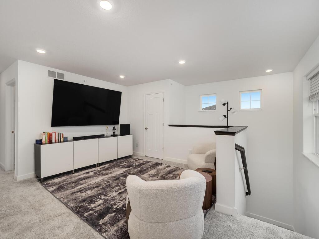 Spacious Upper Loft Area