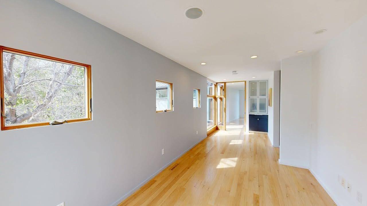 SUNNY UPPER LEVELWITH SPACE FOR STUDY AREA