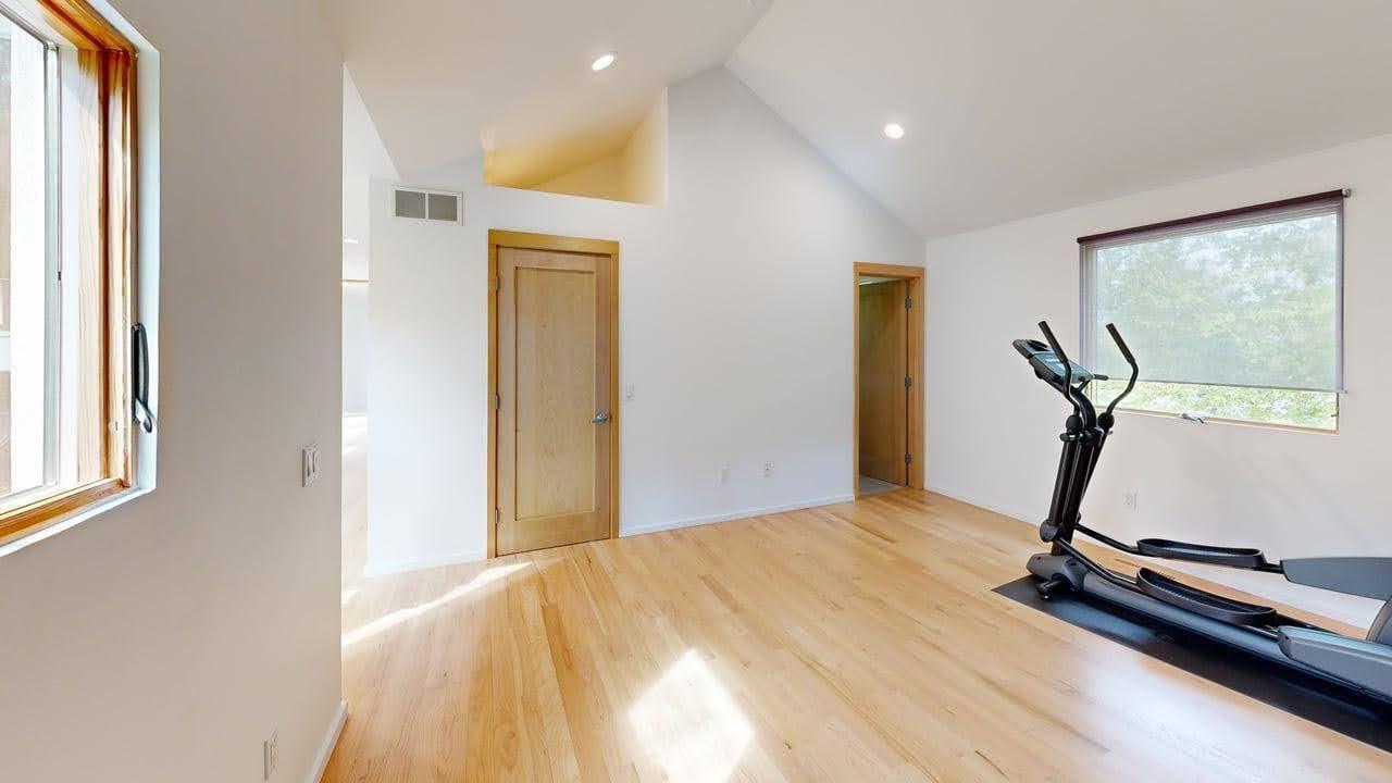 UPPER LEVEL BEDROOM 2 FEATURES JACK AND JILL BATH