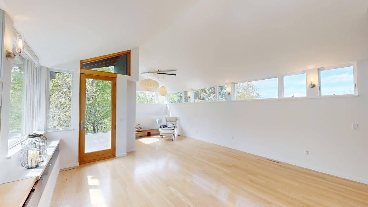 PRIMARY SUITE IS FLOODED WITH NATURAL LIGHT