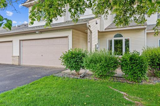 1234 Crystal Place E, Chaska, MN 55318