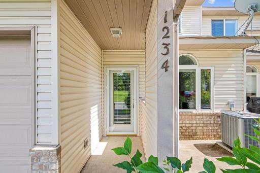 1234 Crystal Place E, Chaska, MN 55318
