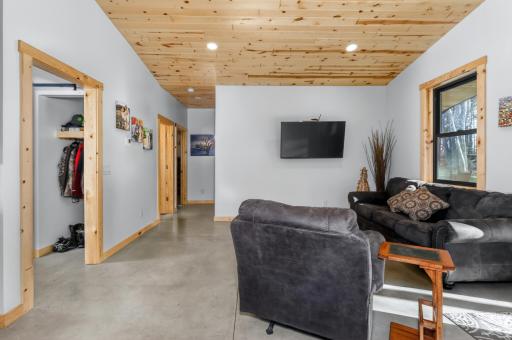 Interior â Convenient layout with excellent flow between rooms.