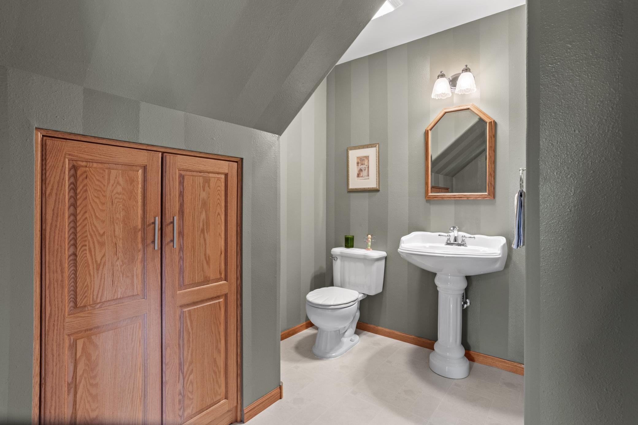 Main Floor 1/2 Bath