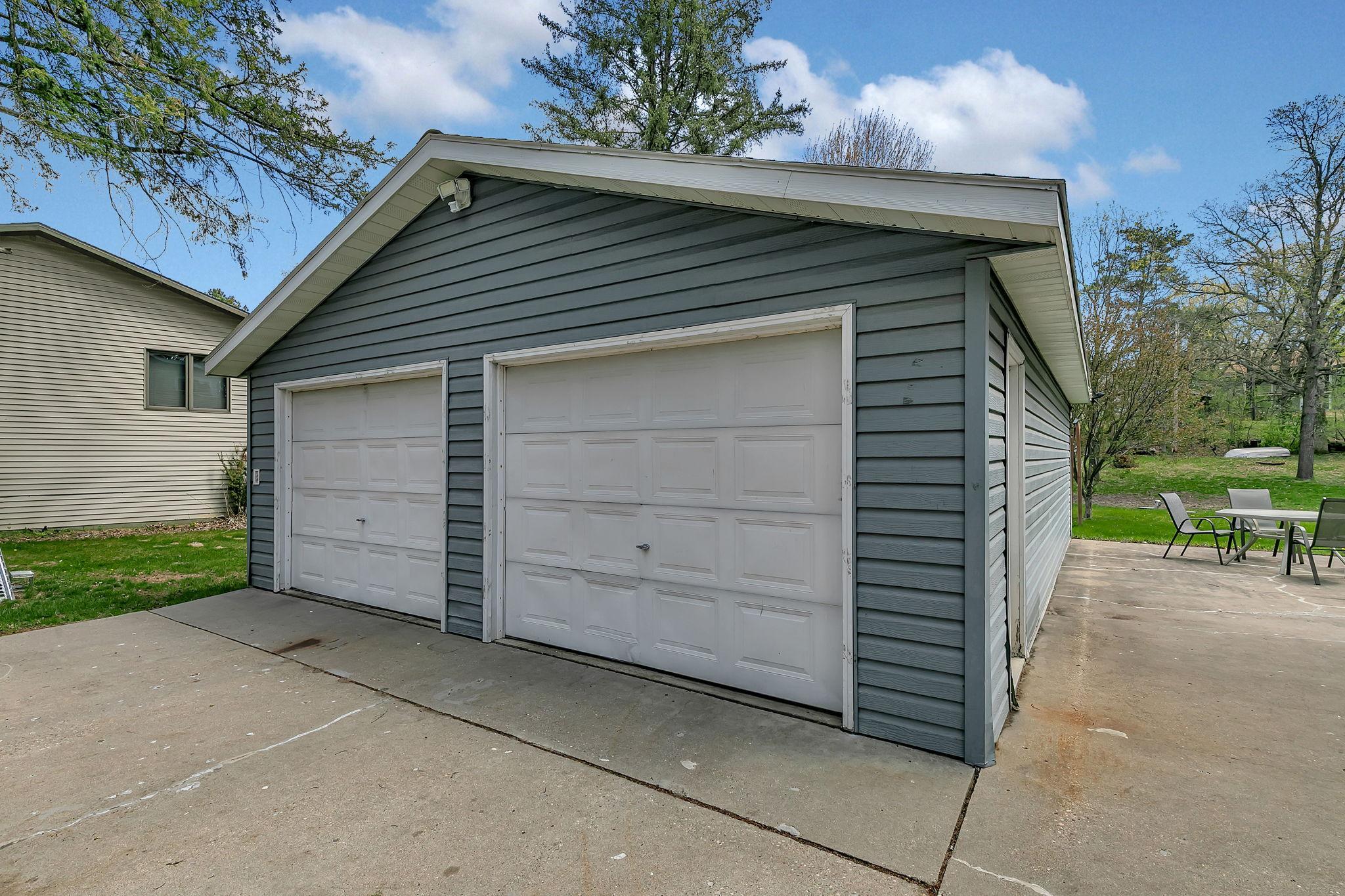 Detached garage