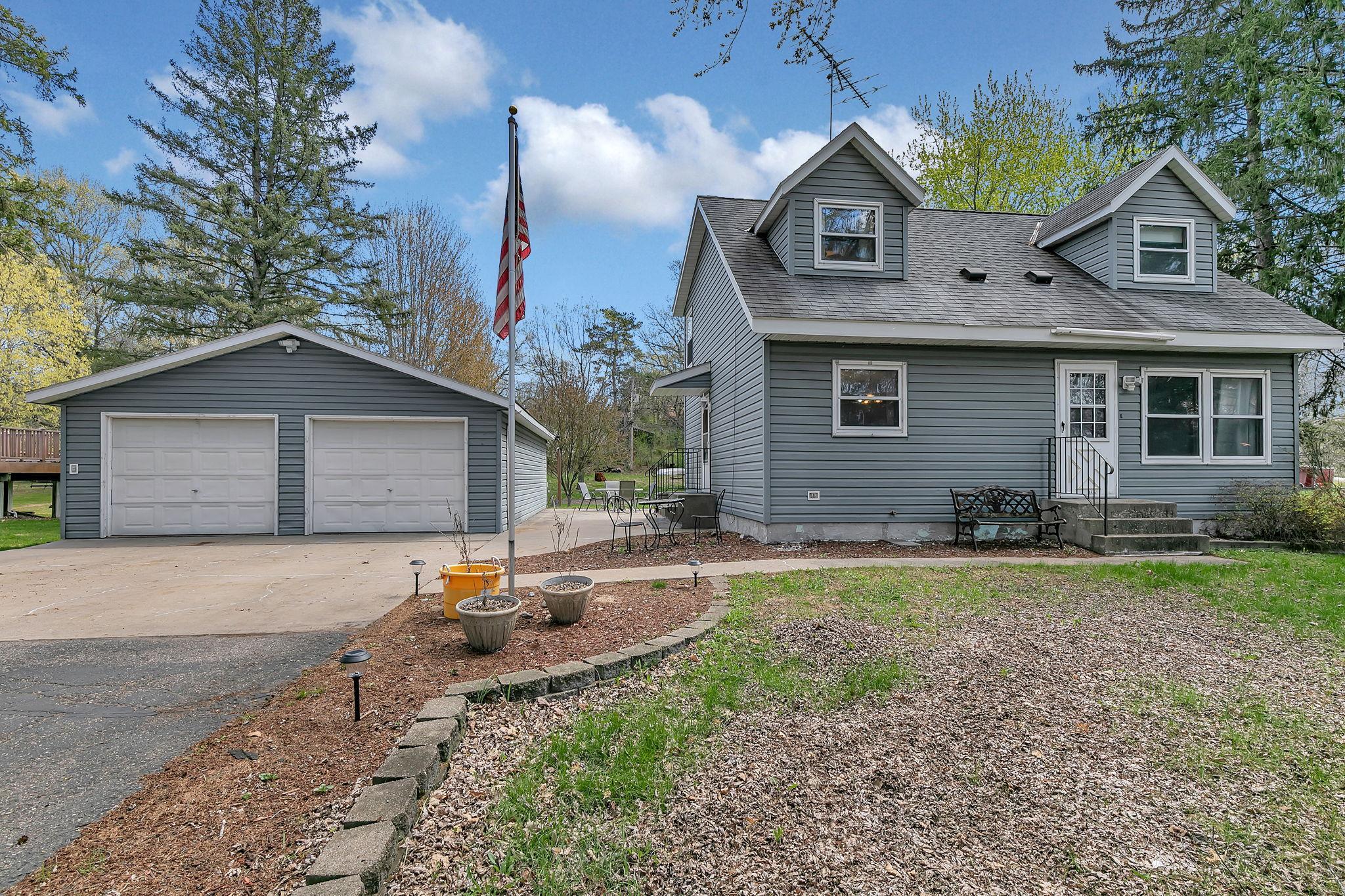 Cute curb appeal