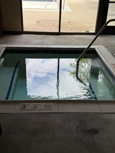 6075 Lincoln Drive #203, Edina, MN 55436 Hot tub