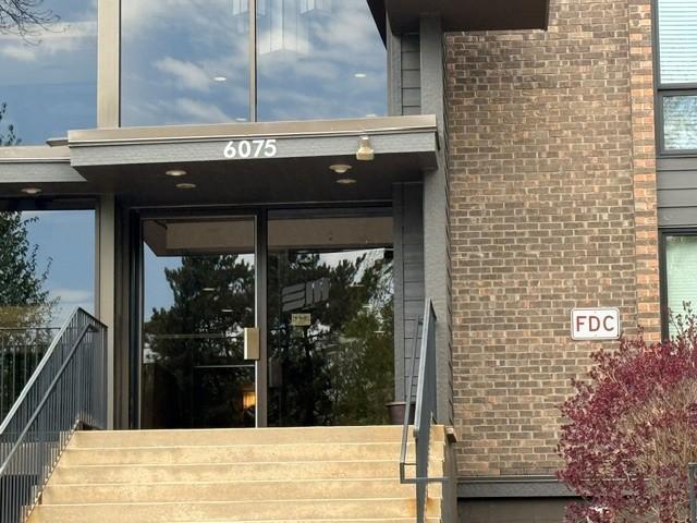 6075 Lincoln Drive #203, Edina, MN 55436 front entry