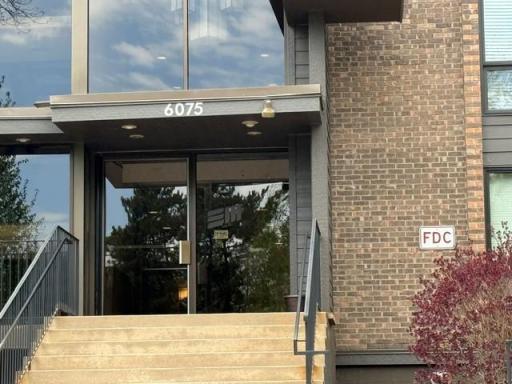 6075 Lincoln Drive #203, Edina, MN 55436 front entry