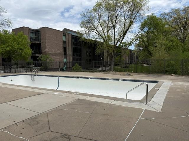 6075 Lincoln Drive #203, Edina, MN 55436 outdoor pool