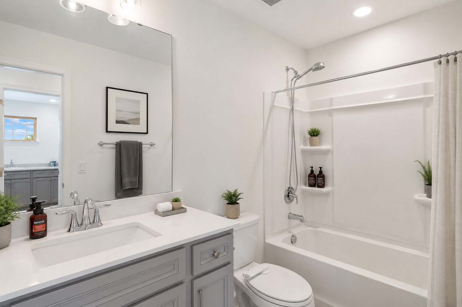Upper level 2nd Full Bathroom-VS