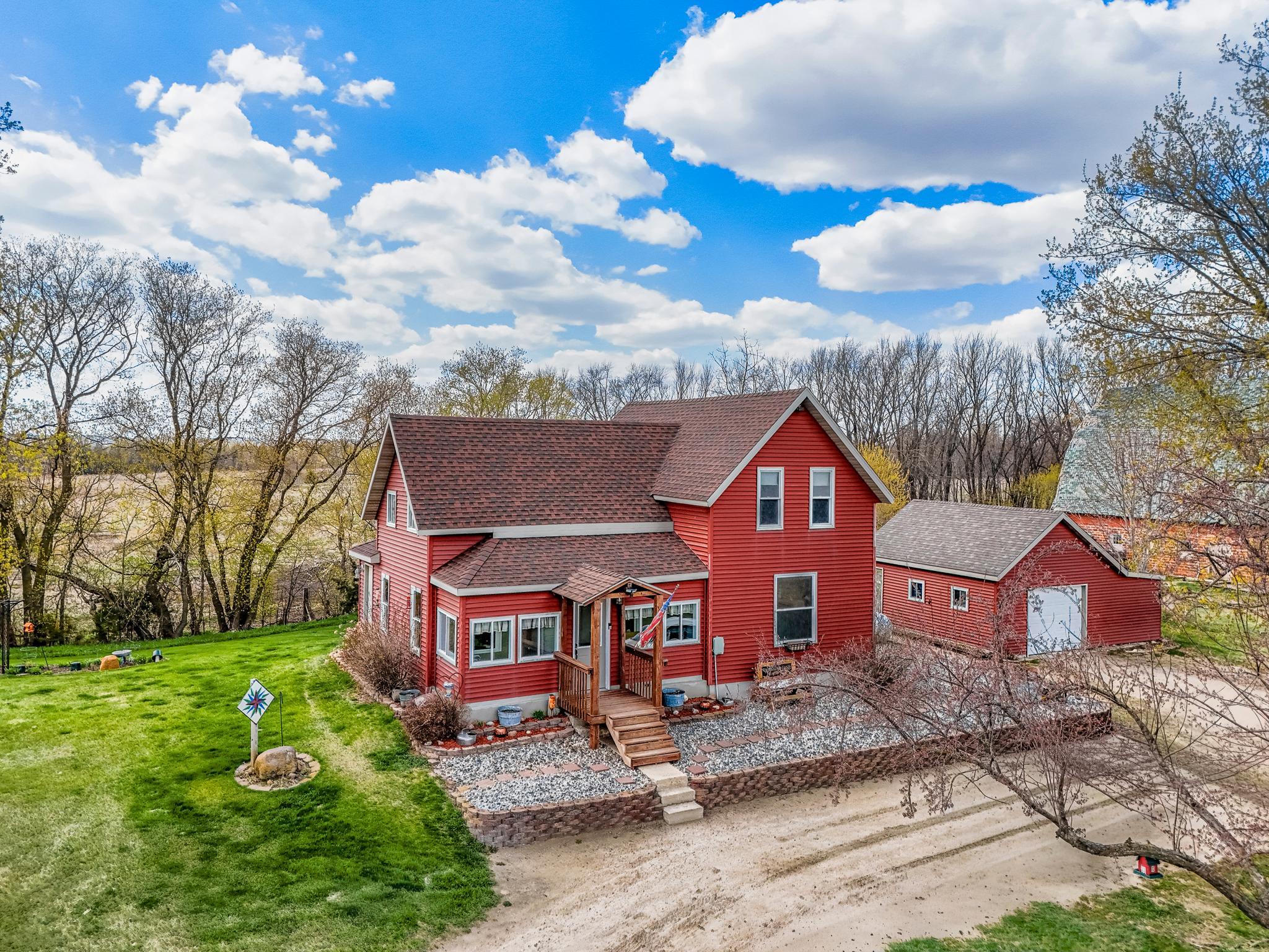 10 ACRE HOBBY FARM!