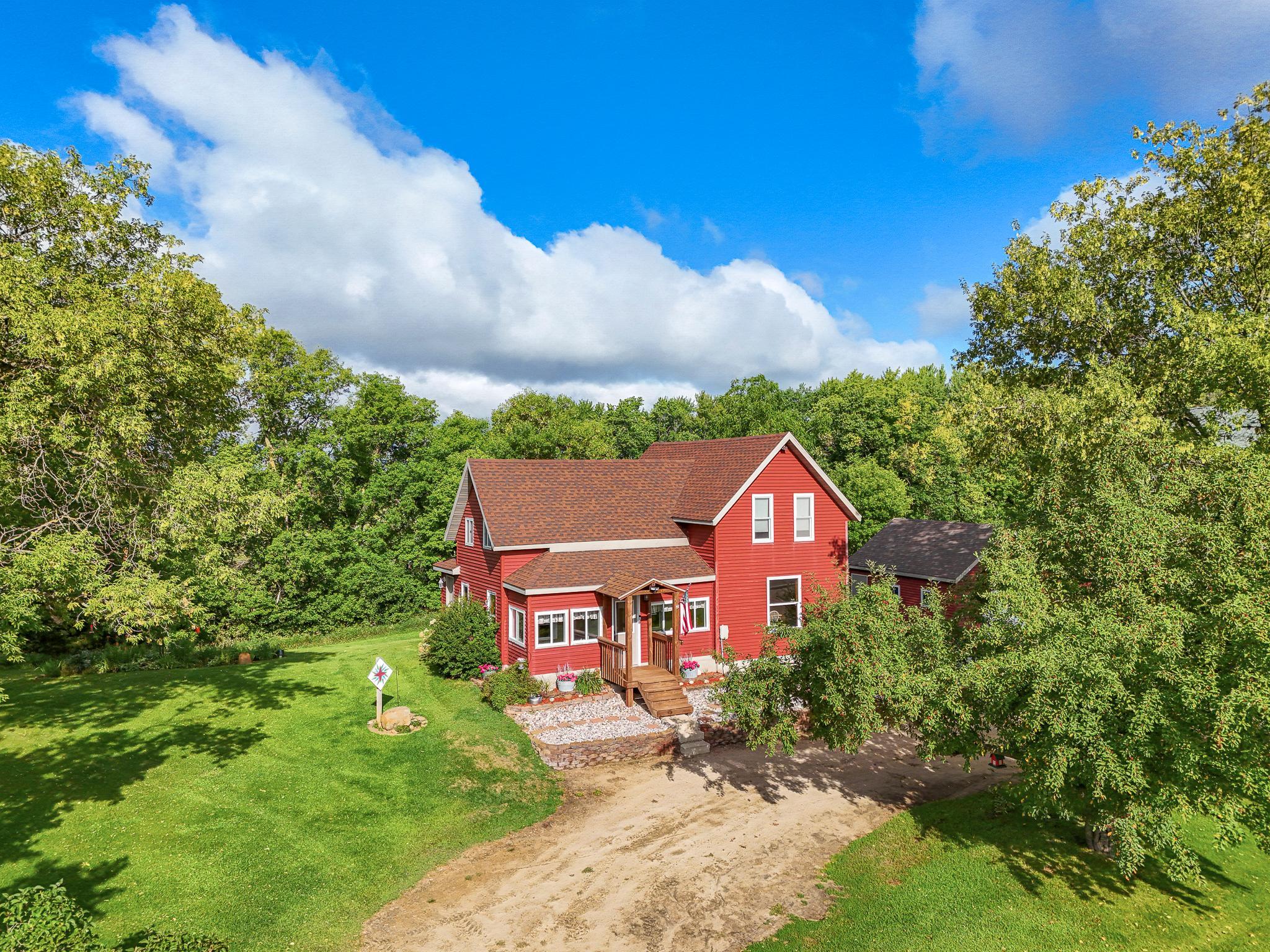 10 ACRE HOBBY FARM!