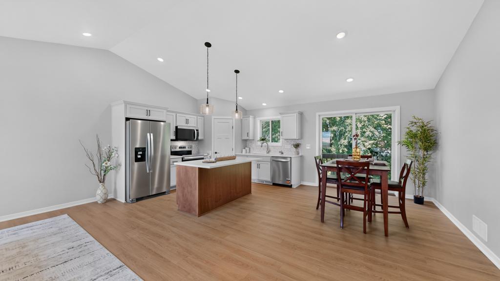 Dining/Kitchen