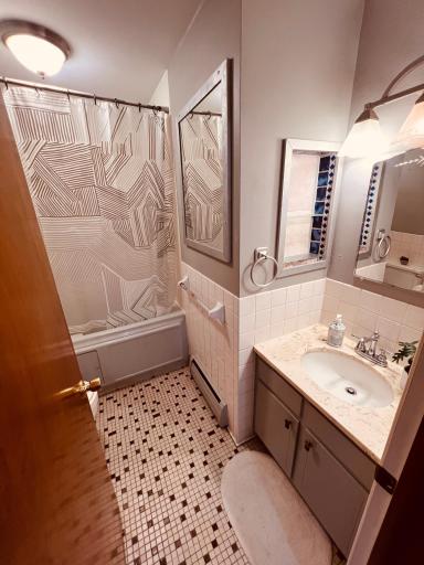 Full Bath w/ Jet Tub