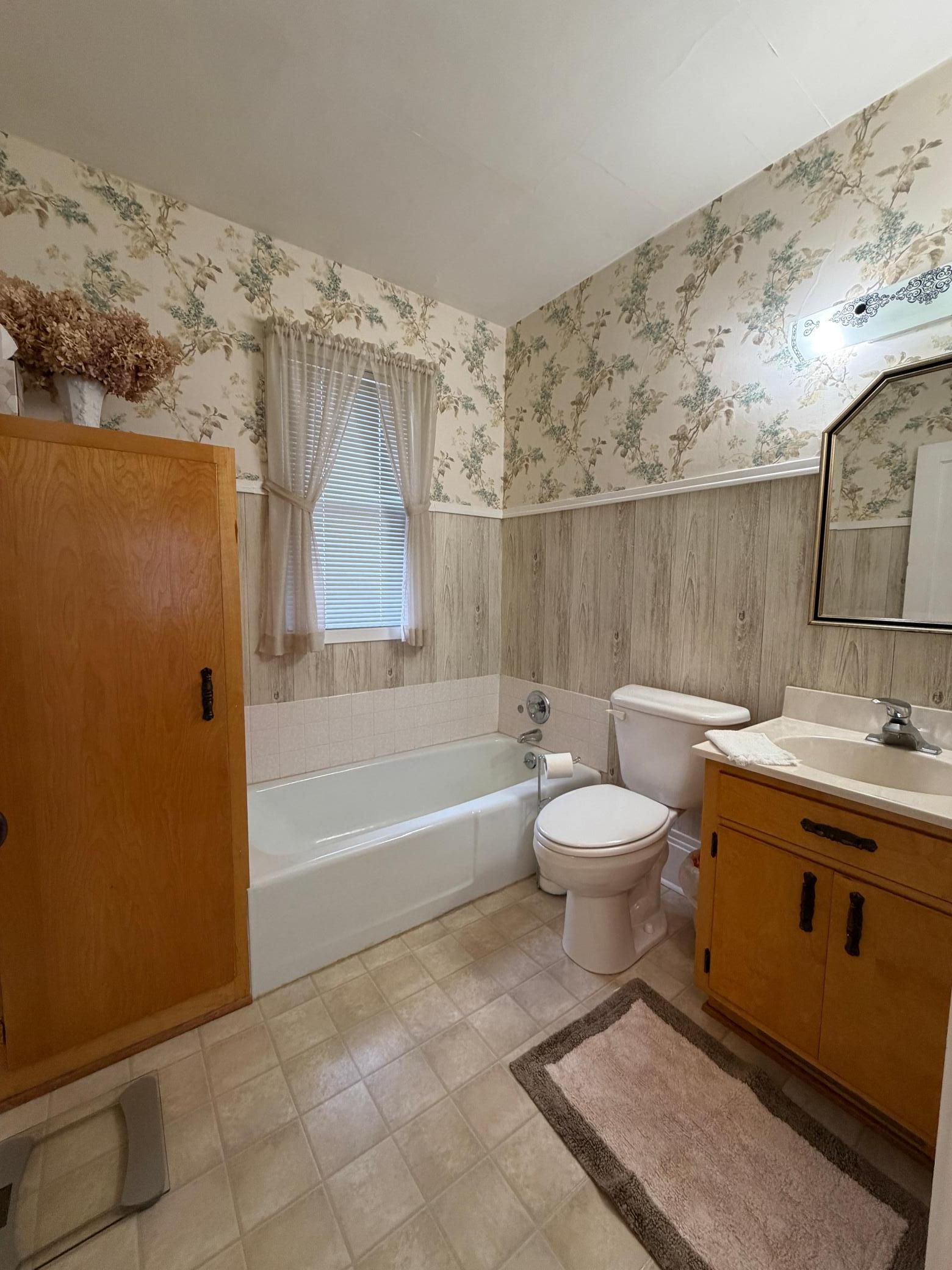 Upstairs Bathroom.JPG