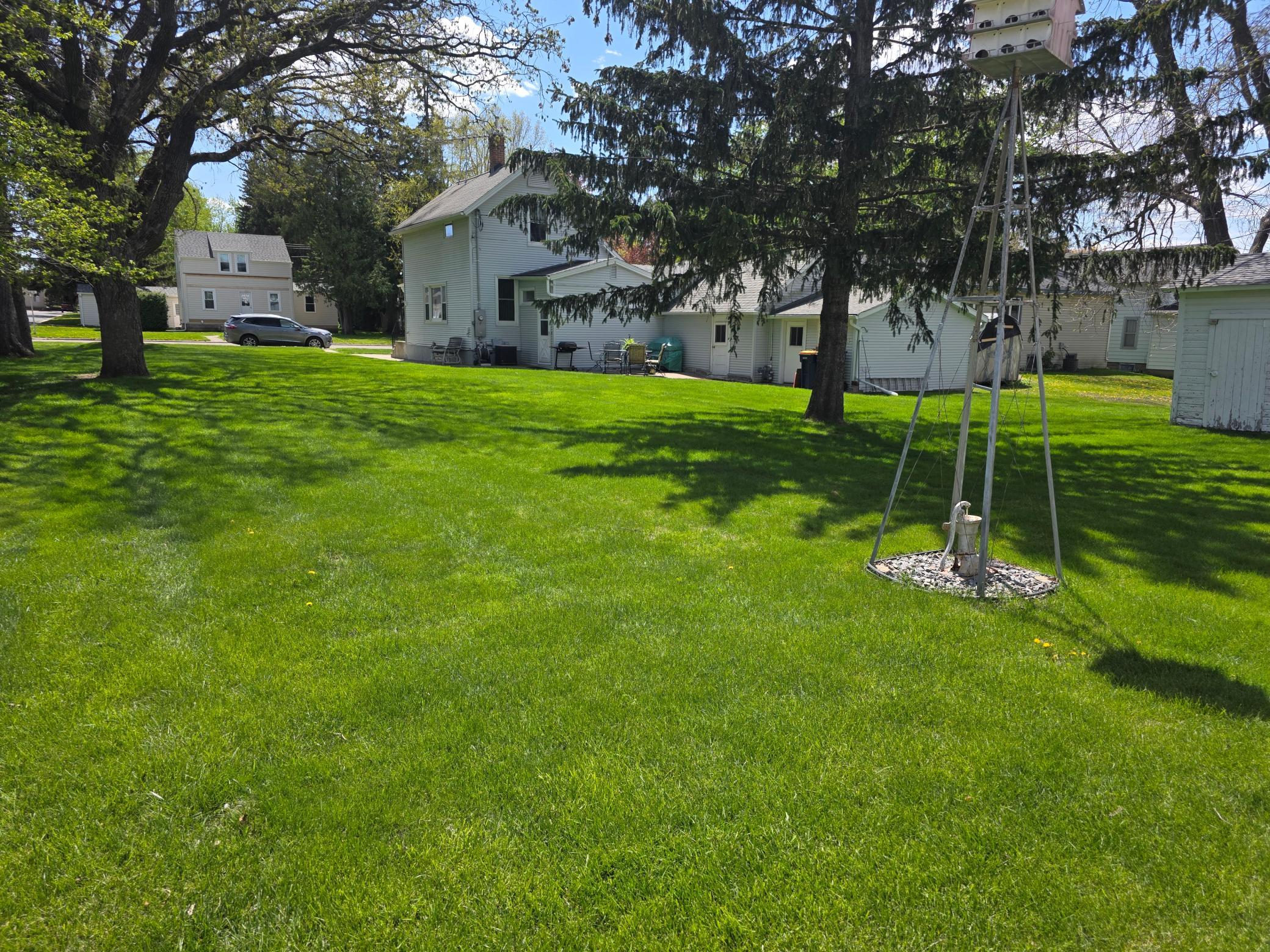 Gorgeous, huge, well-maintained yard for all your outdoor recreation or gardening needs.